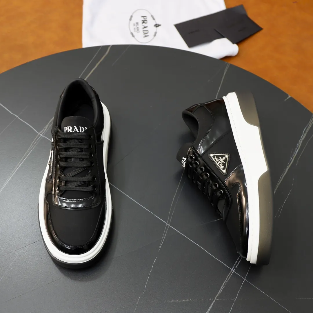 Men's shoes: 380 top original brand: PRADA (Prada) Standard code: Men's code 38/44 (45 can be customized) Grade: Same as the official website Material: Original cowhide, cowhide lining, original combination two-color wear-resistant soft outsole Style category: casual sports version, young fashion, European and American trend, British style Color: actual picture color